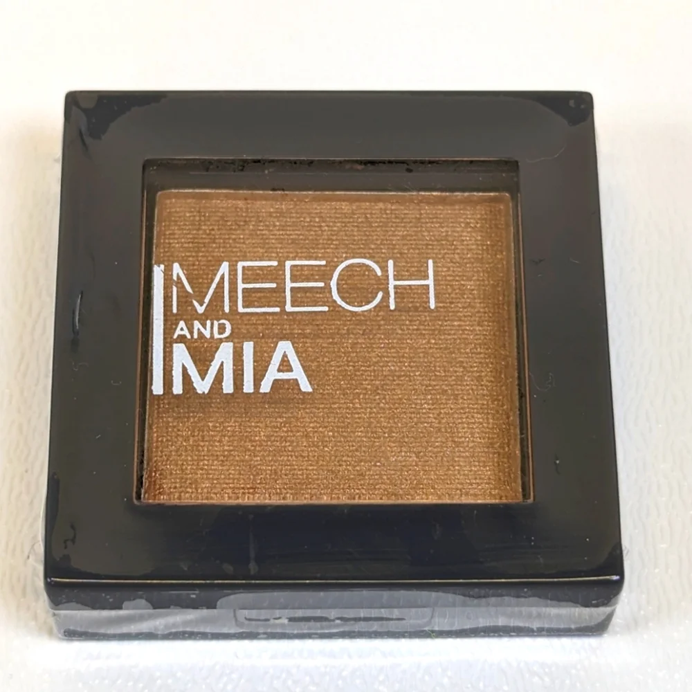 Meech and Mia Pressed Eyeshadow - Shade: Caramel